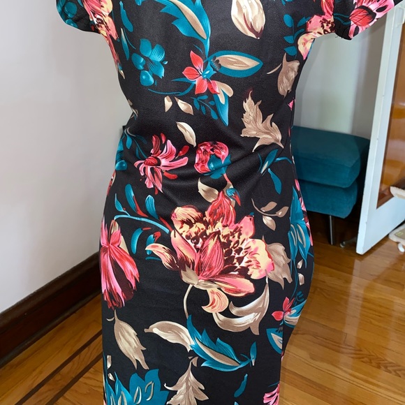 Cute knee high dress. Perfect for a night out! - Picture 2 of 2